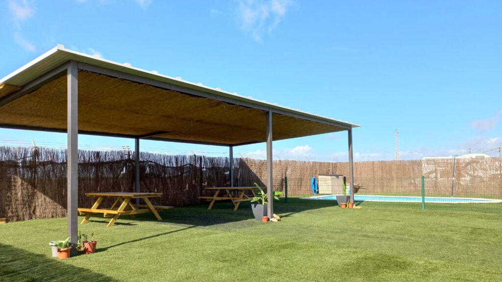 area-parking-caravane-exterior-merendero-pernocta1920x1080